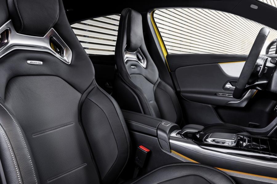 Интерьер Mercedes-AMG A35 4Matic Aerodynamic Package (W177) 2018 года  (WW) (фото 3 из 31)